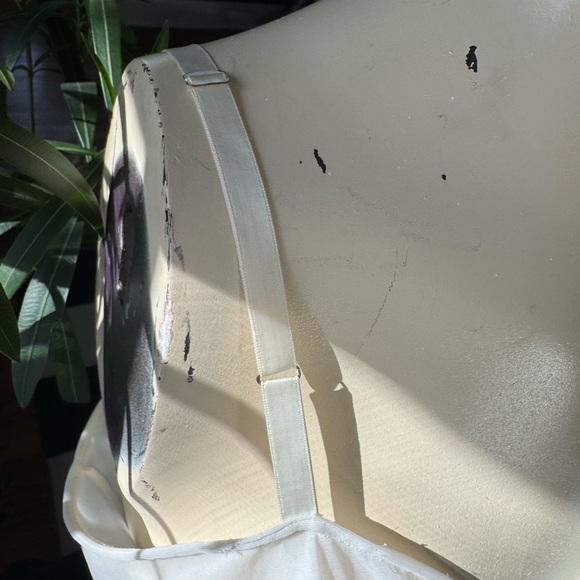 Elegant Vintage 1960’s White Lace Slip Dress with Floral Lace Details - Picture 7 of 12